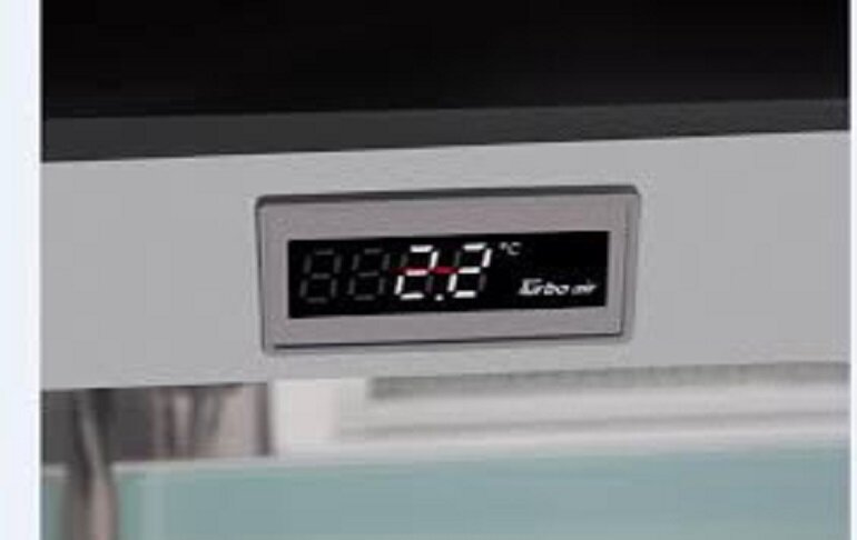 Màn hình hiển thị nhiệt độ bên ngoài tủ mát Turbo Air 355 lít TBP1200-2 giúp bạn dễ dàng theo dõi và điều chỉnh