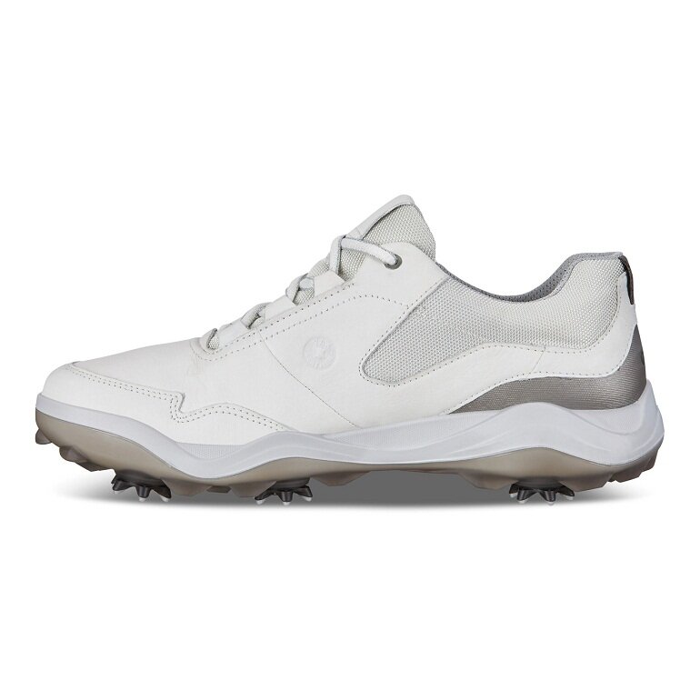 Hầu hết các mẫu giày golf Ecco đều được làm từ chất liệu da cao cấp mềm mại và chắc chắn