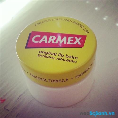 Son dưỡng môi Carmex Moisturising lip balm (dạng hũ)