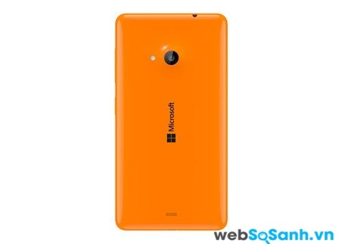 Lumia 535 có đèn flash hỗ trợ camera phía sau. Nguồn Internet
