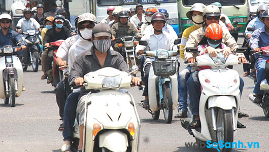 Với điều kiện vận hành ở Việt Nam, cứ sau khoảng 2000 km đi đường bạn nên thay dầu nhớt cho xe máy một lần