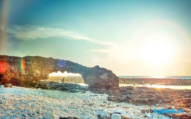 Cổng Tò Vò được xem là cổng vòm đá tự nhiên đẹp nhất Việt Nam