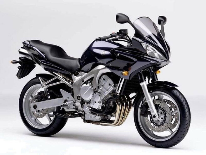 Yamaha Fazer FZ 25 khá cao thích hợp cho những người vóc dáng cao trên 1m7 