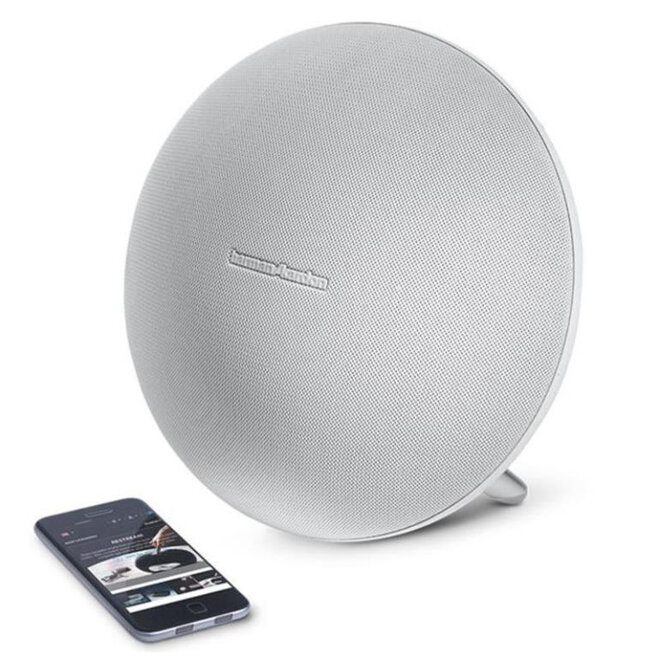 Loa Harman Kardon 3 được hỗ trợ công nghệ kết nối không dây Bluetooth 4.1 tiên tiến với khả năng truyền tải dữ liệu nhanh và chính xác trong phạm vị 10m.