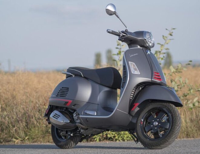 Xe tay ga Vespa GTS 300 HPE