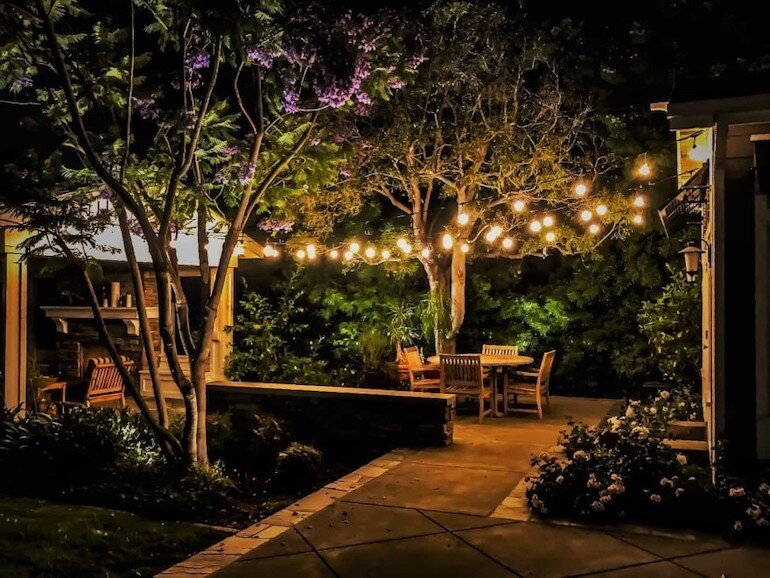 Đèn led giúp cho sân vườn nhà bạn ngày Tết thêm sắc màu