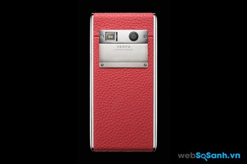 Mặt lưng của Vertu Aster. Nguồn Internet