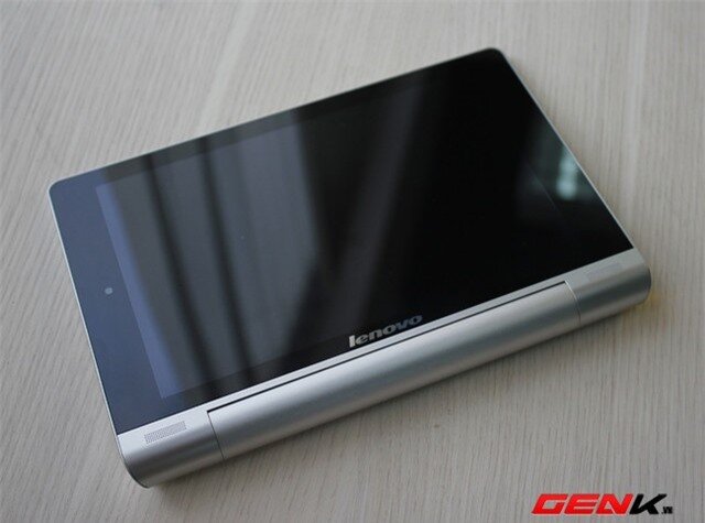 Đánh giá máy tính bảng Lenovo Yoga Tablet 8: Thiết kế lạ và pin 