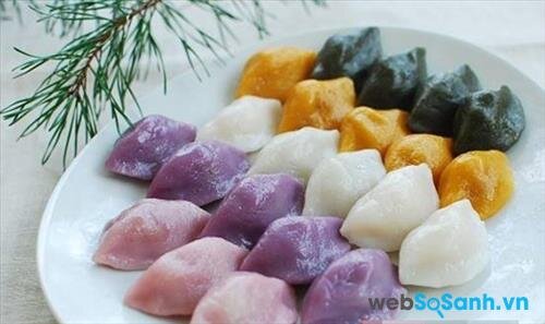 Màu sắc của bánh trung thu Hàn Quốc được làm những nguyên liệu có sẵn trong các loại thực phẩm tự nhiên