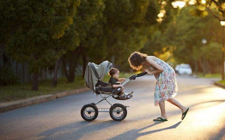 Xe nôi em bé là phương tiện di chuyển quan trọng cho trẻ