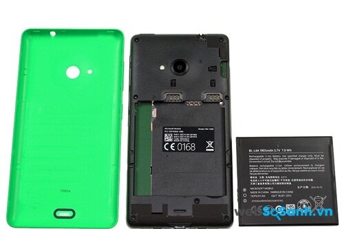 Cũng giống Nokia X2, pin của Lumia 535 có thể tháo rời