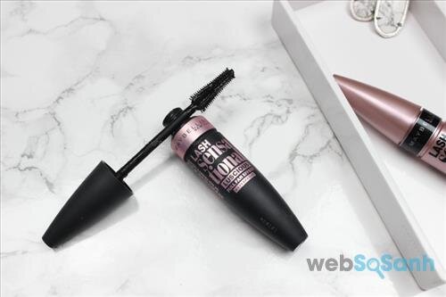 Cây mascara Lash Sensational Luscious là sự lựa chọn thích hợp cho các cô nàng có đôi mi dài và muốn cong, đen hơn