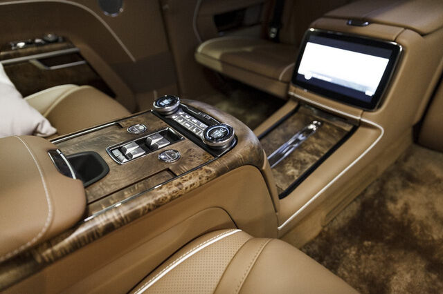 Aurus - Thương hiệu chế tạo limousine cho tổng thống Nga ra mắt trời Âu, Rolls-Royce hay Bentley cũng phải dè chừng - Ảnh 9.
