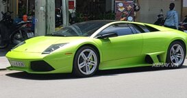 Lamborghini Murcielago xanh cốm biển bốn số 8 rực rỡ trong nắng Sài Gòn