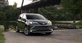 Toyota Sienna 2021 - Minivan nhưng lại "mê" dáng vóc thể thao và táo bạo của SUV