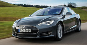 Tesla hạn chế tính năng lái tự động Autopilot để đảm bảo an toàn cho khách hàng