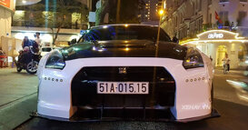 Nissan GT-R độ widebody theo phong cách Liberty Walk tái xuất đường phố Sài Gòn