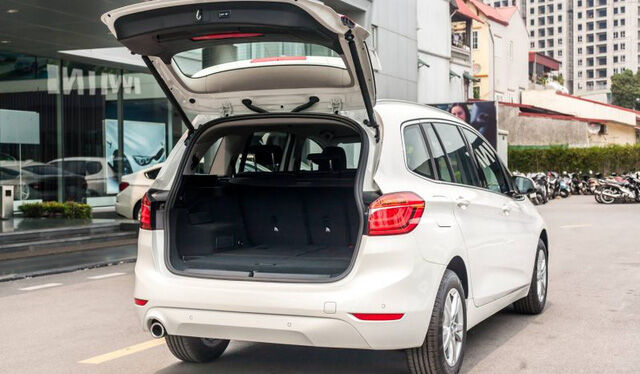BMW 218i LCI lần đầu giảm giá gần 300 triệu đồng tại Việt Nam - MPV 7 chỗ hạng sang quyết ‘vợt’ khách bằng mức giá thấp kỷ lục - Ảnh 4.