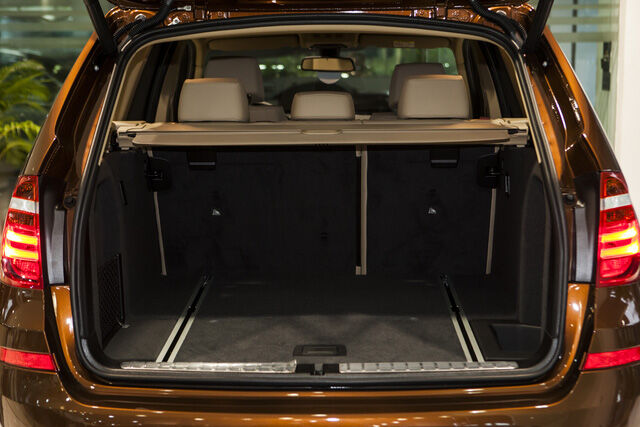  Không gian để đồ 550 lít phía sau của BMW X3 có thể mở rộng thành 1.600 lít khi gập ghế xuống. 
