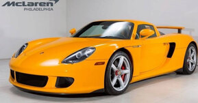 Porsche Carrera GT Signal Yellow độc nhất vô nhị được "hét giá" tới 28,78 tỷ VNĐ