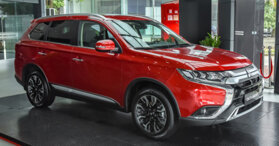 Mitsubishi Outlander 2.4 2019 giảm giá mạnh, lần đầu dưới 1 tỷ, rẻ hơn cả bản 2.0 2020 vừa ra mắt