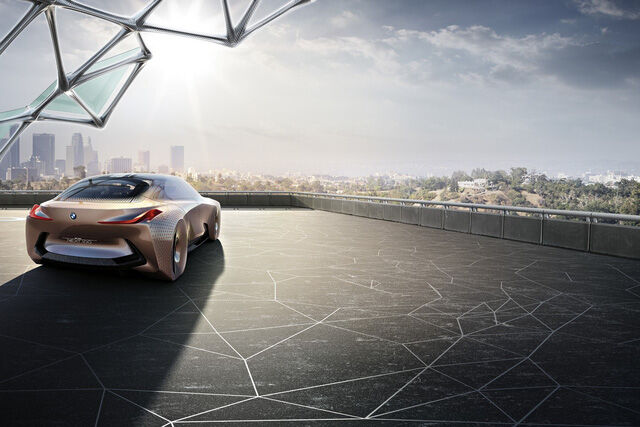  Được biết, Vision Next 100 chỉ là 1 trong 4 mẫu xe concept mà BMW dự định tung ra để kỷ niệm 100 năm thành lập. 
