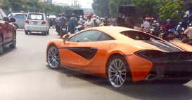 Chộp gọn McLaren 570S thứ 2 "khoác áo" cam rực rỡ tại Hà Nội