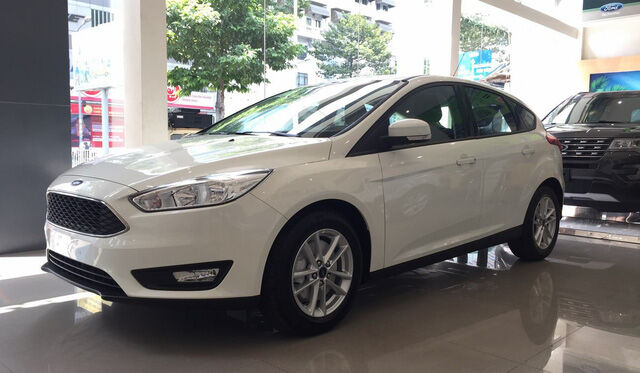 Trong khi Ranger tăng giá, những mẫu xe Ford khác vẫn giảm giá mạnh - Ảnh 2.