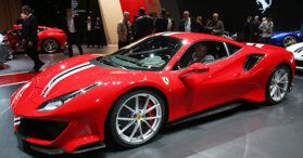 Siêu xe đỉnh cao của Ferrari - 488 Pista lần đầu lộ diện giữa chốn đông người
