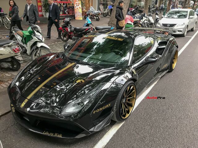 Ferrari 488 GTB độ Liberty Walk độc nhất Việt Nam tái xuất tại Hà Nội nhưng ai nấy cũng chú ý tới chi tiết đặc biệt ở bánh xe - Ảnh 1.