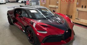 Siêu phẩm Bugatti Divo đầu tiên của năm 2021 tới tay chủ nhân: Quá chất nhưng "phát ngất" với giá bán