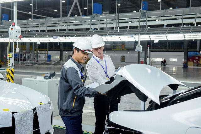 VinFast đưa 155 xe Lux tới 14 nước ở 4 châu lục để thử chất lượng - Ảnh 4.