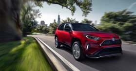 Ra mắt Toyota RAV4 mới: Mạnh nhất nhưng tiết kiệm nhiên liệu nhất, chỉ 2,6L/100km