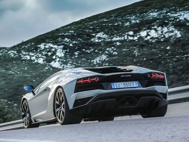5 điểm Lamborghini có thể thay đổi để cải thiện Aventador - Ảnh 3.