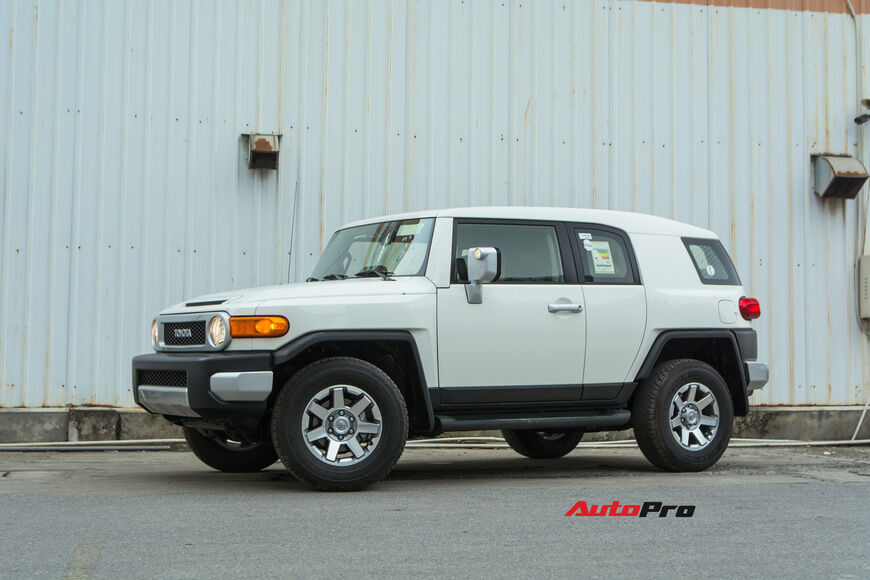 Toyota FJ Cruiser 2020 đầu tiên về Việt Nam với giá bán ngang ngửa Mercedes GLE - món lạ cho khách Việt - Ảnh 3.