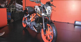 Cận cảnh "hàng nóng" KTM Duke và RC 250 vừa ra mắt tại Indonesia