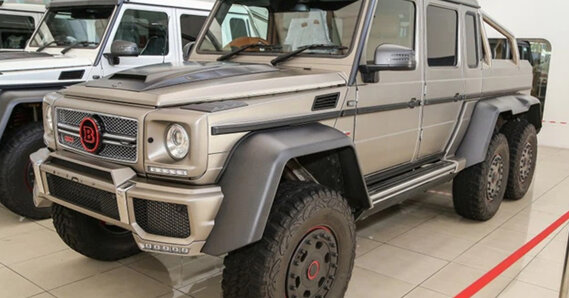 Lô 15 xe việt dã 6 bánh Brabus G700 6x6 cập bến Đông Nam Á