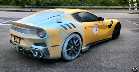 Bộ đôi siêu xe Ferrari siêu hiếm gặp nạn khi tham gia hành trình siêu xe