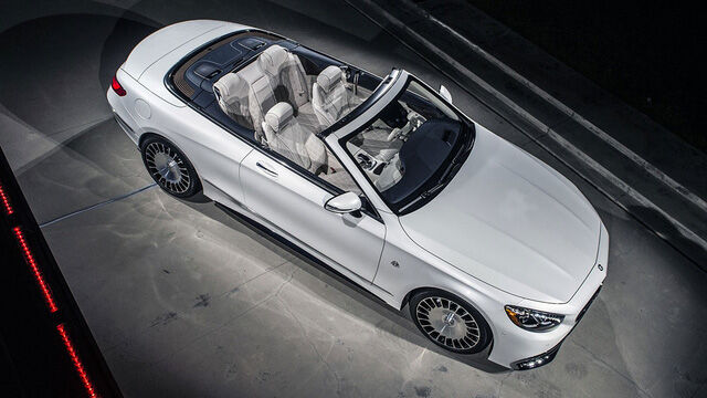  Tuy nhiên, khi mở cửa ra, người lái sẽ nhận ra đây không phải là Mercedes-AMG S65 Cabriolet nhờ bậc cửa lên xuống với logo Maybach được chiếu sáng. 