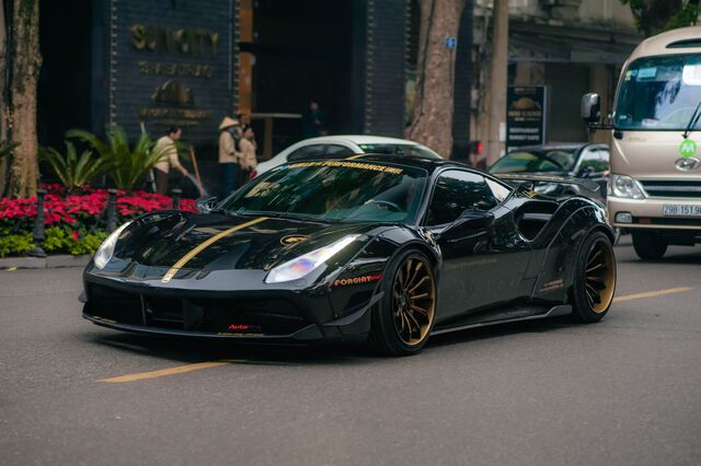 Ferrari 488 GTB độ Liberty Walk độc nhất Việt Nam tái xuất tại Hà Nội nhưng ai nấy cũng chú ý tới chi tiết đặc biệt ở bánh xe - Ảnh 9.