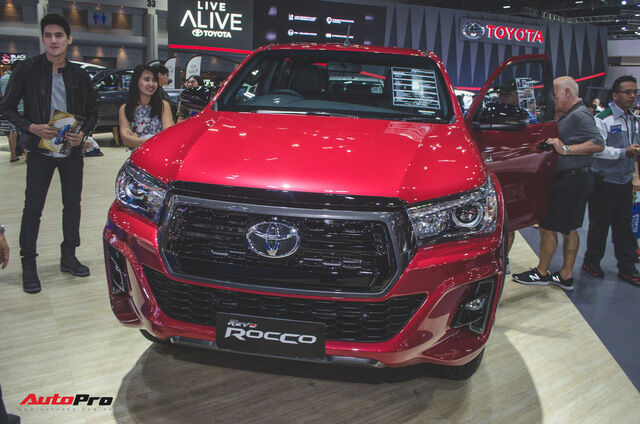 Toyota Hilux Revo Rocco cạnh tranh Ford Ranger Wildtrak và Mitsubishi Triton Athlete - Ảnh 3.