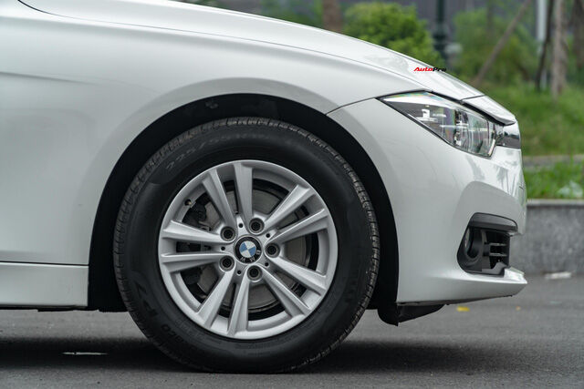 3 năm tuổi, BMW 320i vẫn có giá bán lại cao hơn Toyota Camry mua mới - Ảnh 2.