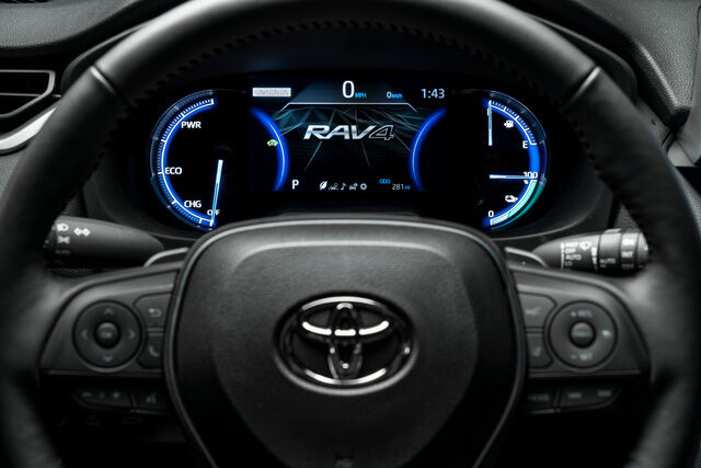 Ra mắt Toyota RAV4 mới: Mạnh nhất nhưng tiết kiệm nhiên liệu nhất, chỉ 2,6L/100km - Ảnh 11.
