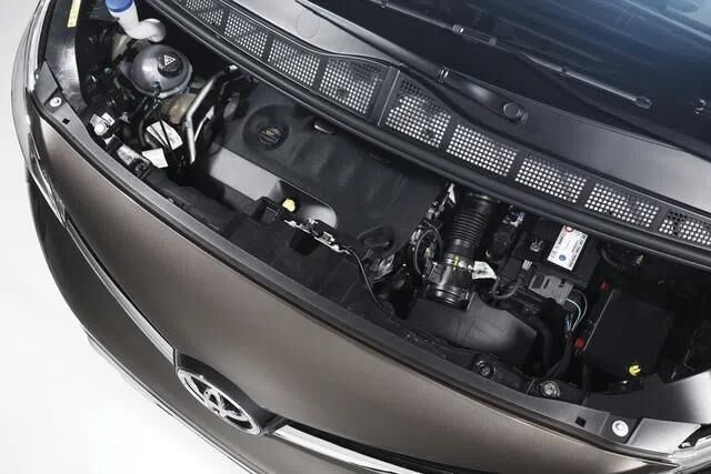  Người mua có thể chọn giữa 5 loại động cơ diesel khác nhau khi mua Toyota Proace Verso. Các động cơ này có công suất tối đa từ 93 - 177 mã lực. Bên cạnh đó là 3 loại hộp số khác nhau. 