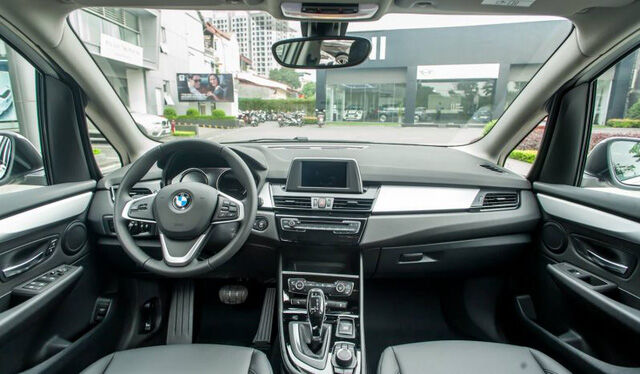 BMW 218i LCI lần đầu giảm giá gần 300 triệu đồng tại Việt Nam - MPV 7 chỗ hạng sang quyết ‘vợt’ khách bằng mức giá thấp kỷ lục - Ảnh 5.