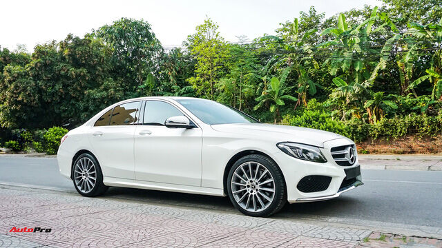 Mercedes-Benz C300 AMG nội thất màu hiếm vừa lăn bánh hơn 6.000 km đã được rao bán với khoản khấu hao cả trăm triệu đồng - Ảnh 17.