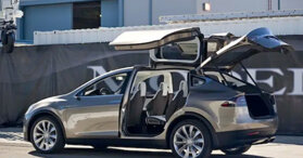 Tesla Model X 70D - Bản trang bị thấp nhất nhưng vẫn đắt