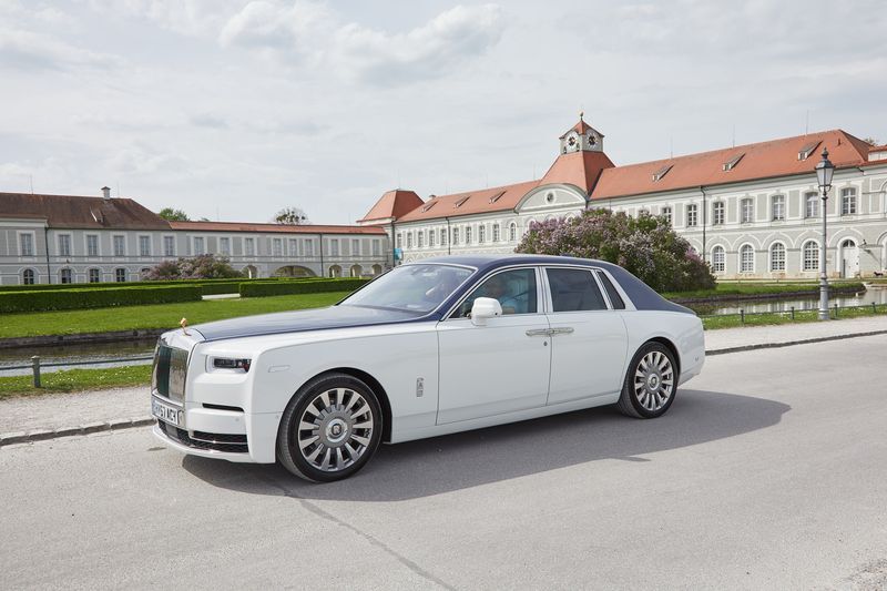 Rolls Royce Phantom VIII Hire  White  Platinum Executive Travel