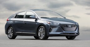 Xe "3 trong 1" Hyundai Ioniq cạnh tranh với Toyota Prius bằng giá 22.200 USD