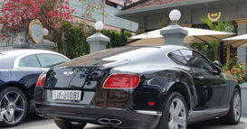 Bộ đôi Rolls-Royce Wraith và Bentley Continental GT V8 "khoe dáng" trong ngày Tết